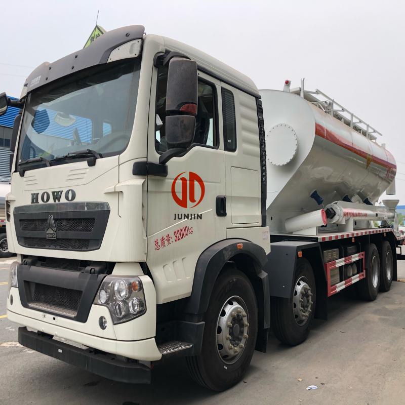 Side-mounted Screw Type ANFO Explosive Truck